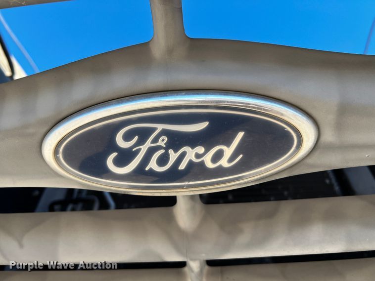 image for item DQ1951 1997 Ford F800  flatbed truck