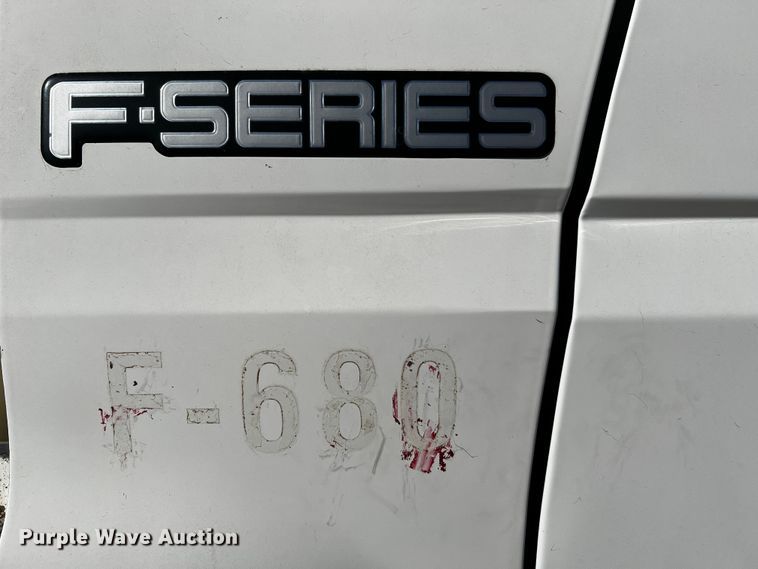 image for item DQ1951 1997 Ford F800  flatbed truck