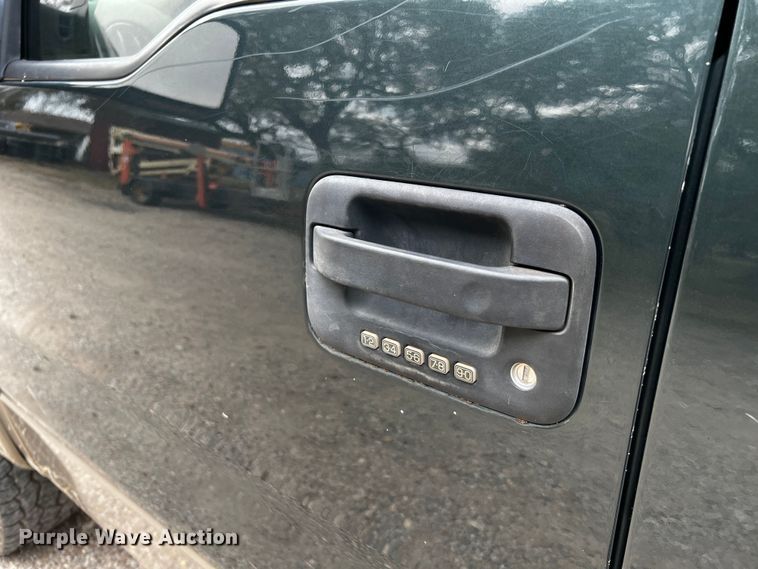 image for item DQ1966 2005 Ford F150  SuperCrew pickup truck