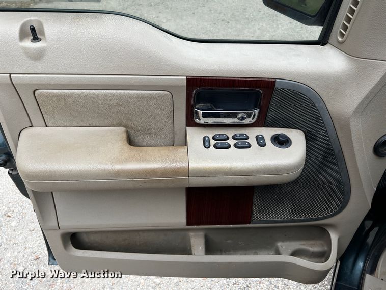 image for item DQ1966 2005 Ford F150  SuperCrew pickup truck