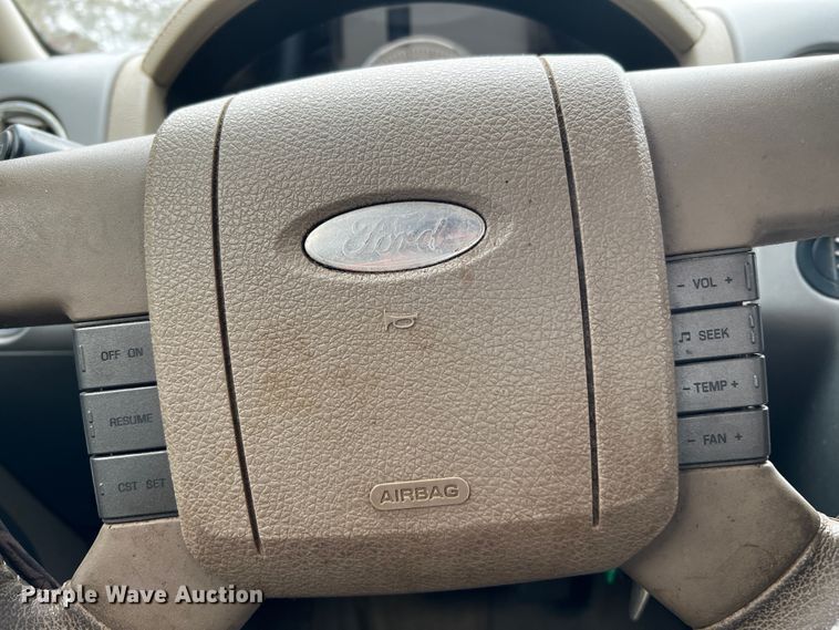 image for item DQ1966 2005 Ford F150  SuperCrew pickup truck