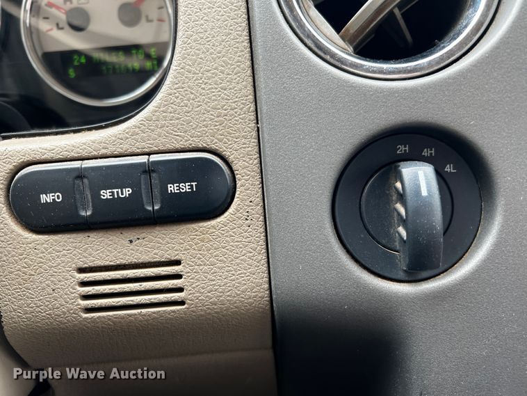 image for item DQ1966 2005 Ford F150  SuperCrew pickup truck