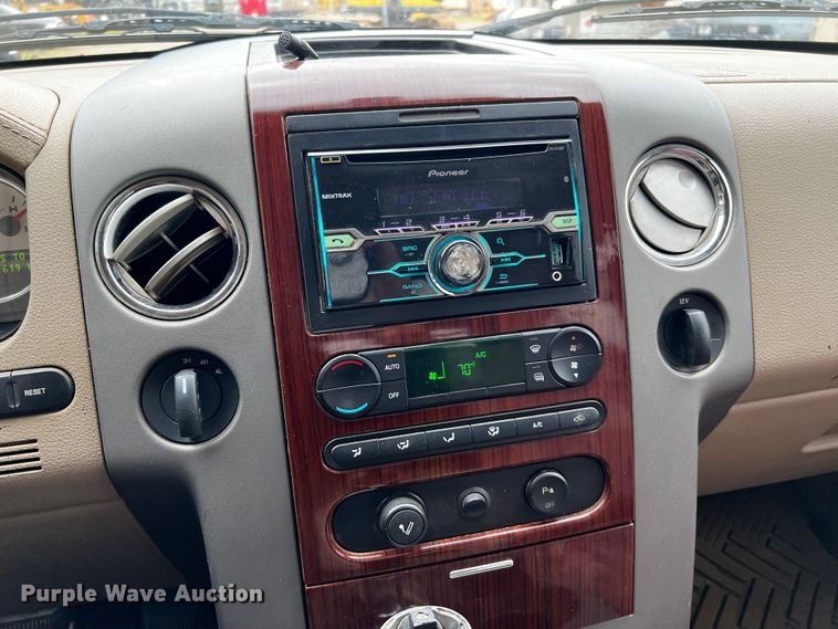 image for item DQ1966 2005 Ford F150  SuperCrew pickup truck