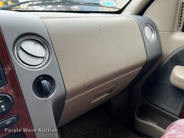 image for item DQ1966 2005 Ford F150  SuperCrew pickup truck