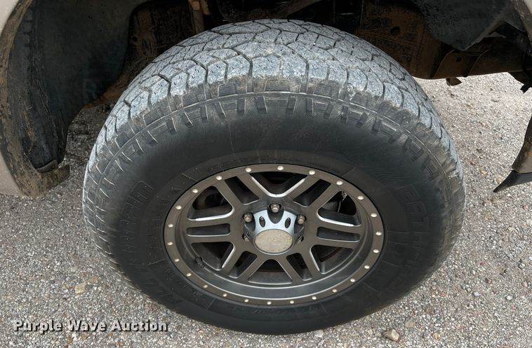 image for item DQ1966 2005 Ford F150  SuperCrew pickup truck