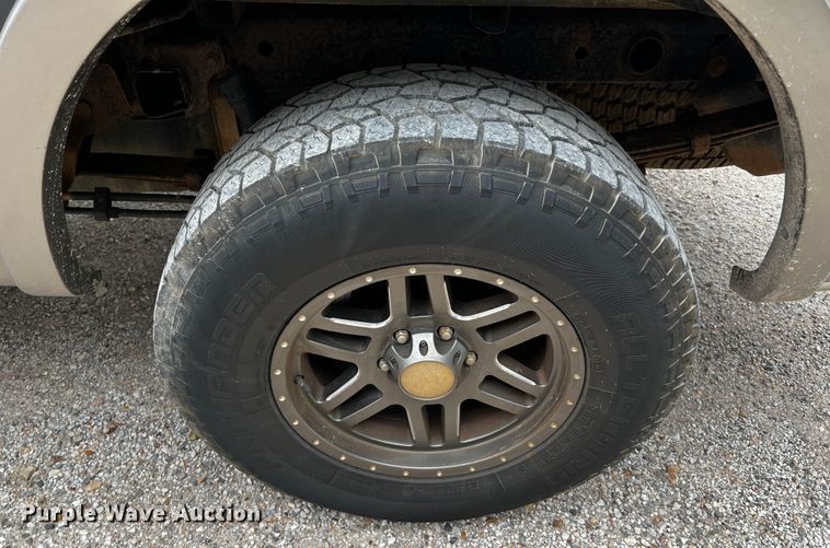 image for item DQ1966 2005 Ford F150  SuperCrew pickup truck