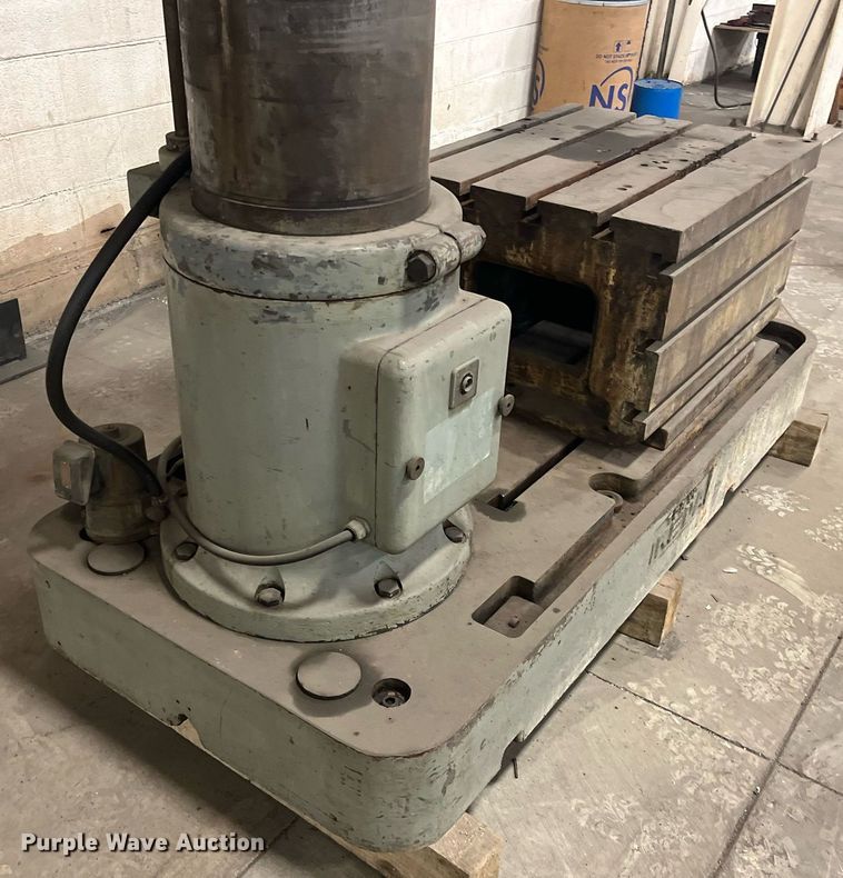 image for item DQ3965 1966 Ikeda 1300  radial drilling machine