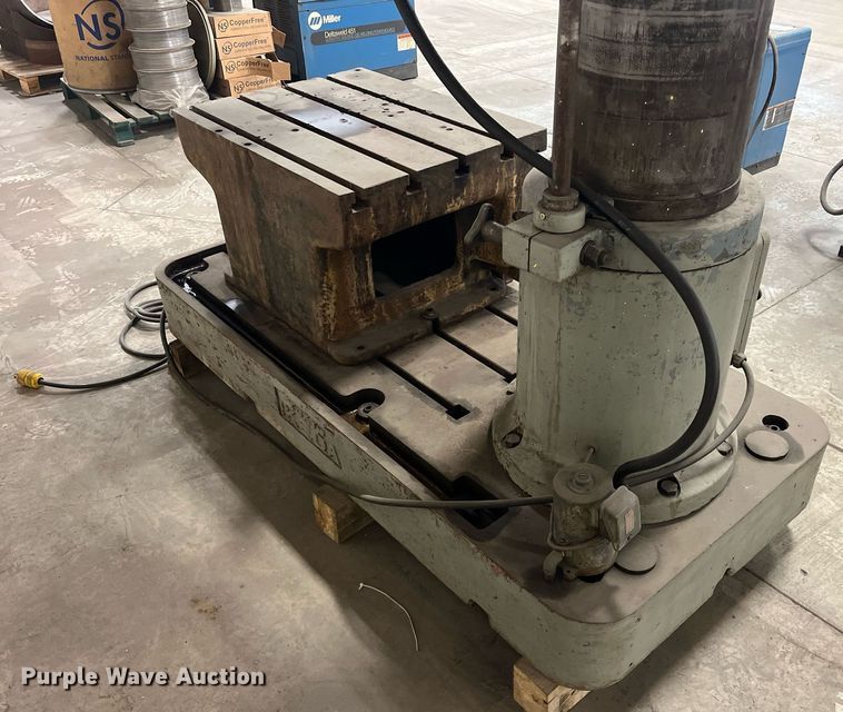 image for item DQ3965 1966 Ikeda 1300  radial drilling machine