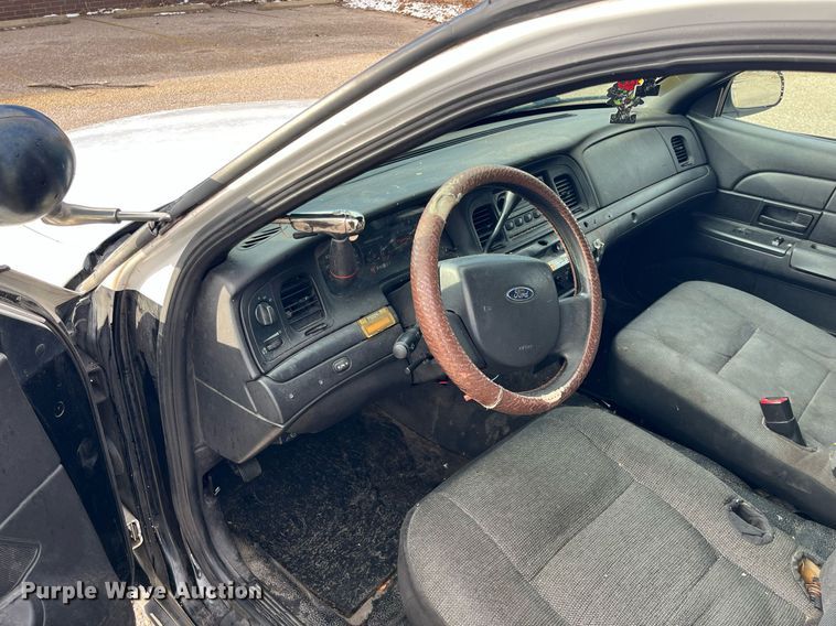 image for item DQ3988 2011 Ford Crown Victoria Police Interceptor