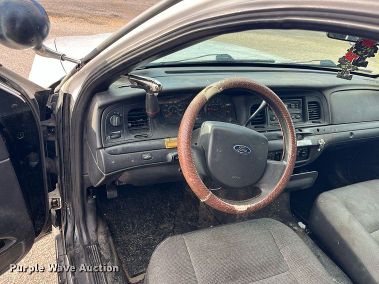 image for item DQ3988 2011 Ford Crown Victoria Police Interceptor