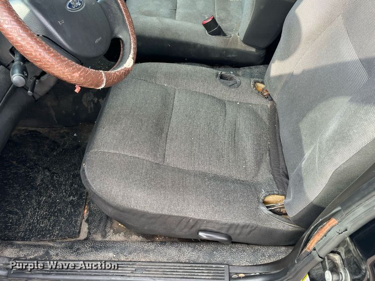 image for item DQ3988 2011 Ford Crown Victoria Police Interceptor