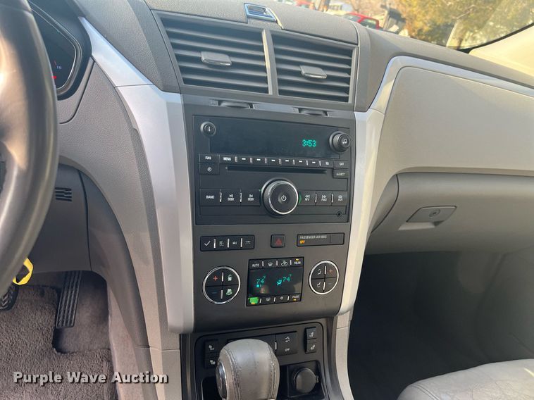 image for item DQ4067 2011 Chevrolet Traverse  SUV