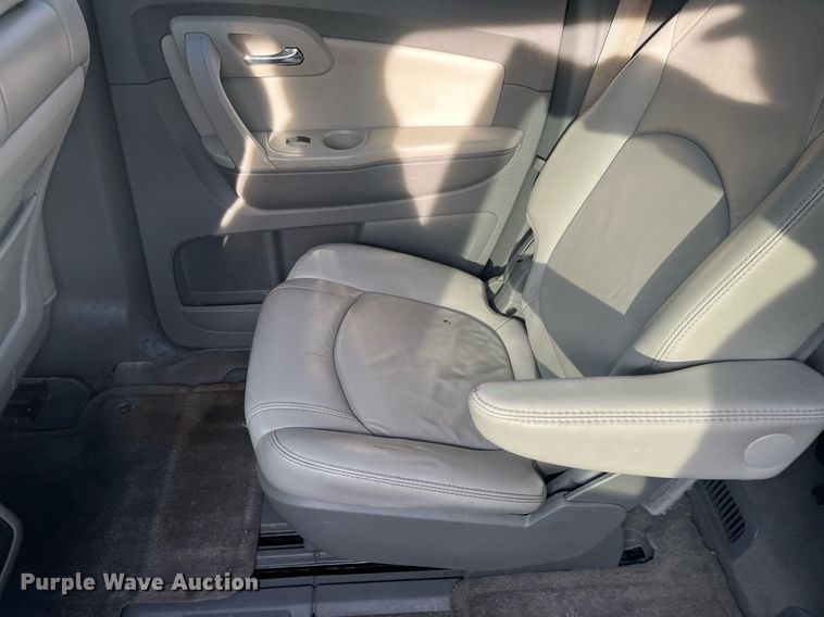 image for item DQ4067 2011 Chevrolet Traverse  SUV