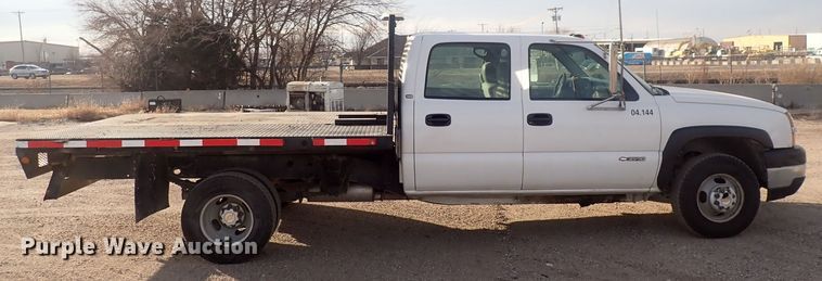 image for item DQ5081 2003 Chevrolet Silverado 3500  Crew Cab flatbed pickup truck