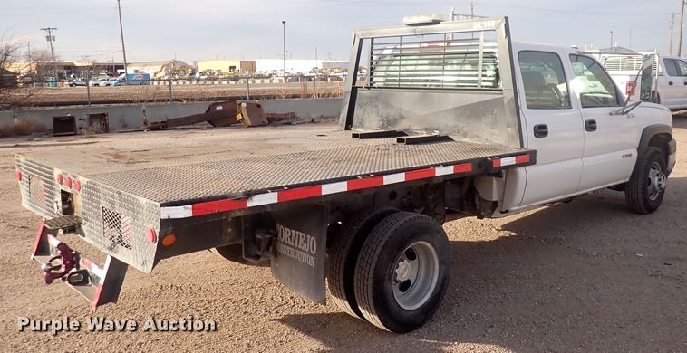 image for item DQ5081 2003 Chevrolet Silverado 3500  Crew Cab flatbed pickup truck
