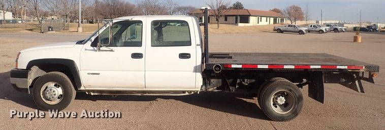 image for item DQ5081 2003 Chevrolet Silverado 3500  Crew Cab flatbed pickup truck