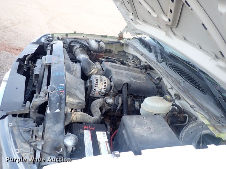 image for item DQ5081 2003 Chevrolet Silverado 3500  Crew Cab flatbed pickup truck