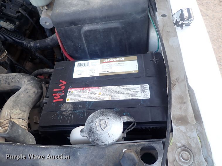 image for item DQ5081 2003 Chevrolet Silverado 3500  Crew Cab flatbed pickup truck