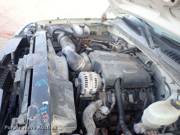 image for item DQ5081 2003 Chevrolet Silverado 3500  Crew Cab flatbed pickup truck