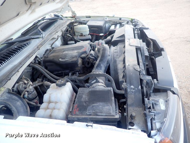 image for item DQ5081 2003 Chevrolet Silverado 3500  Crew Cab flatbed pickup truck