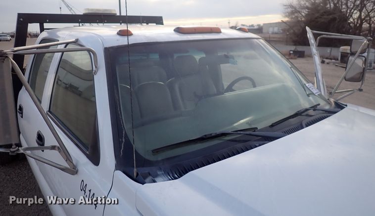 image for item DQ5081 2003 Chevrolet Silverado 3500  Crew Cab flatbed pickup truck