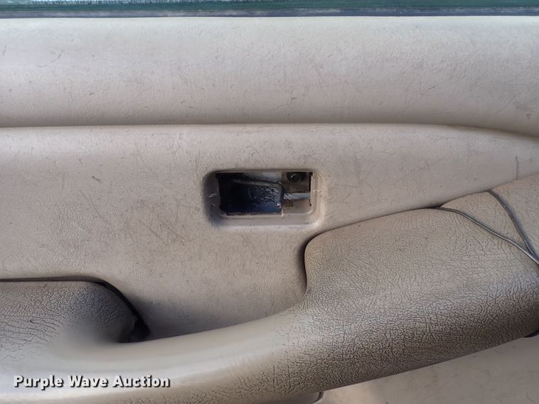 image for item DQ5081 2003 Chevrolet Silverado 3500  Crew Cab flatbed pickup truck