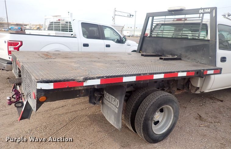 image for item DQ5081 2003 Chevrolet Silverado 3500  Crew Cab flatbed pickup truck