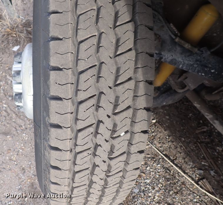 image for item DQ5081 2003 Chevrolet Silverado 3500  Crew Cab flatbed pickup truck