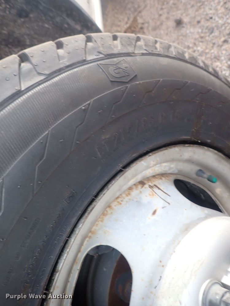 image for item DQ5081 2003 Chevrolet Silverado 3500  Crew Cab flatbed pickup truck