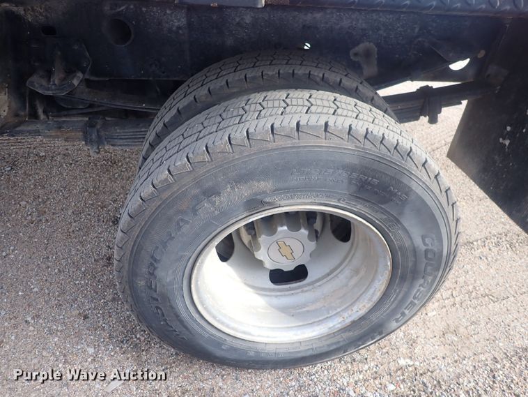 image for item DQ5081 2003 Chevrolet Silverado 3500  Crew Cab flatbed pickup truck