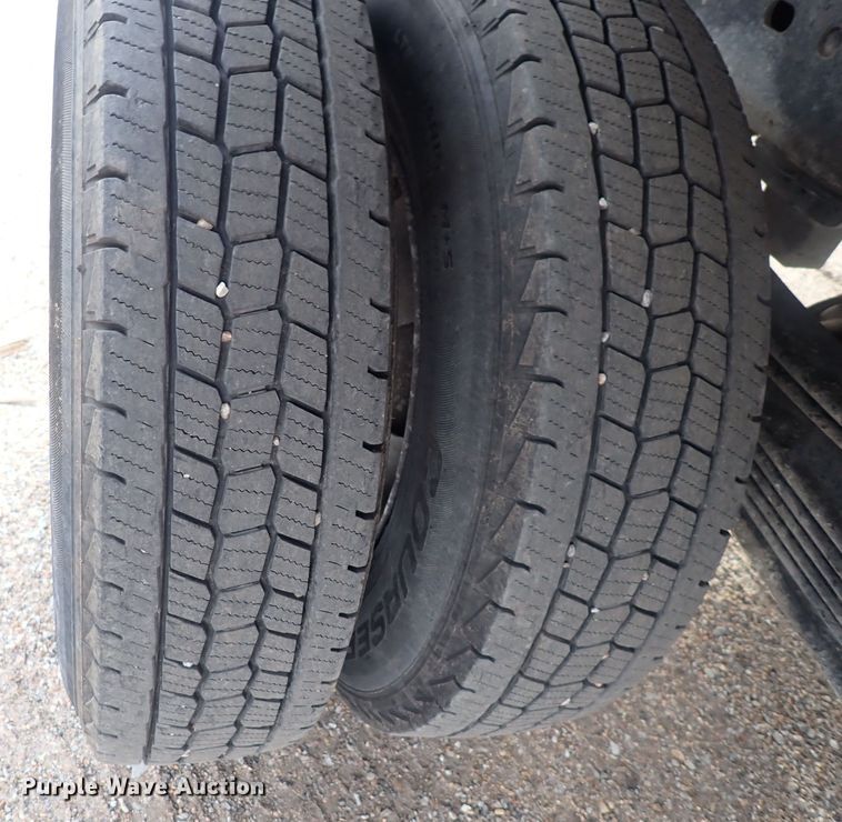 image for item DQ5081 2003 Chevrolet Silverado 3500  Crew Cab flatbed pickup truck