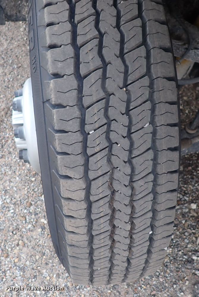 image for item DQ5081 2003 Chevrolet Silverado 3500  Crew Cab flatbed pickup truck