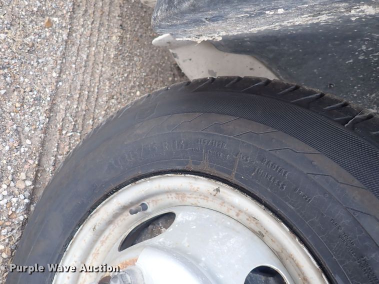 image for item DQ5081 2003 Chevrolet Silverado 3500  Crew Cab flatbed pickup truck