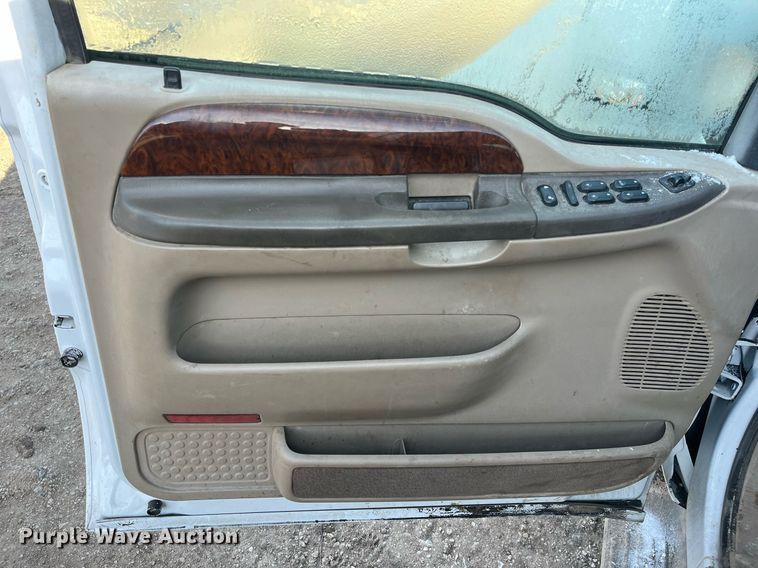 image for item DQ5108 2003 Ford F350 Super Duty  Crew Cab pickup truck