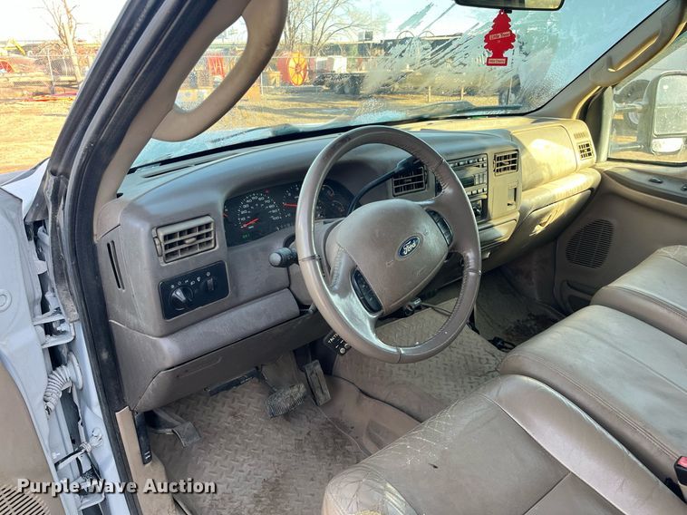 image for item DQ5108 2003 Ford F350 Super Duty  Crew Cab pickup truck