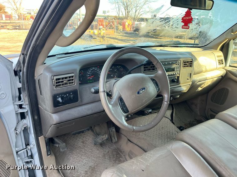 image for item DQ5108 2003 Ford F350 Super Duty  Crew Cab pickup truck