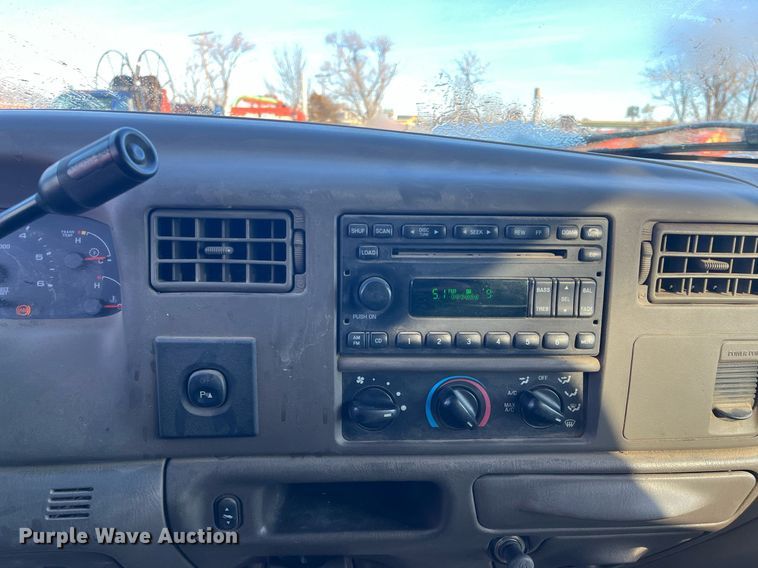 image for item DQ5108 2003 Ford F350 Super Duty  Crew Cab pickup truck