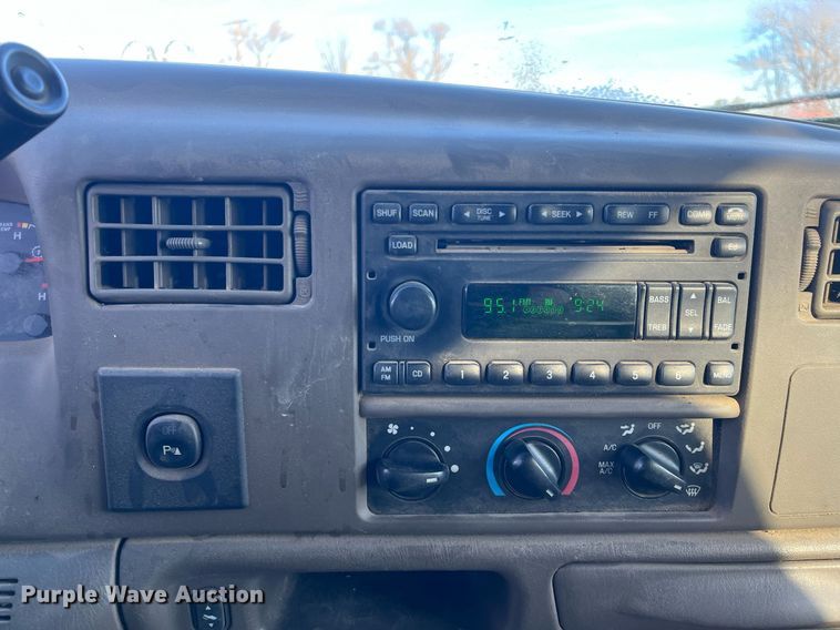 image for item DQ5108 2003 Ford F350 Super Duty  Crew Cab pickup truck