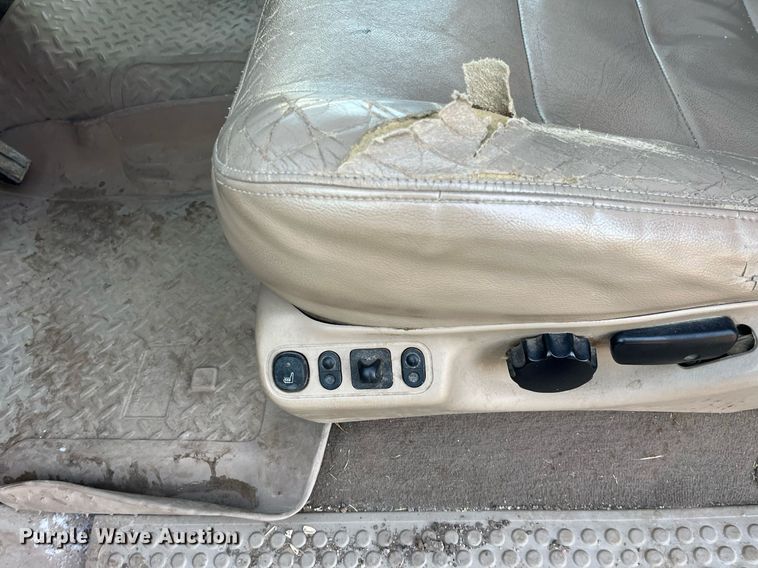 image for item DQ5108 2003 Ford F350 Super Duty  Crew Cab pickup truck