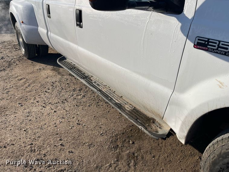 image for item DQ5108 2003 Ford F350 Super Duty  Crew Cab pickup truck