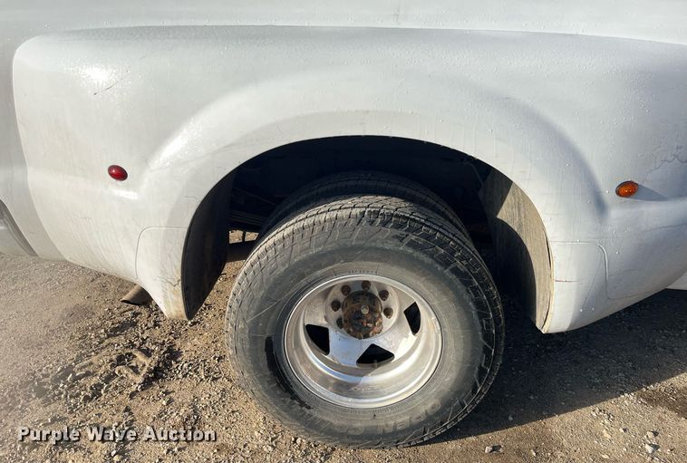 image for item DQ5108 2003 Ford F350 Super Duty  Crew Cab pickup truck