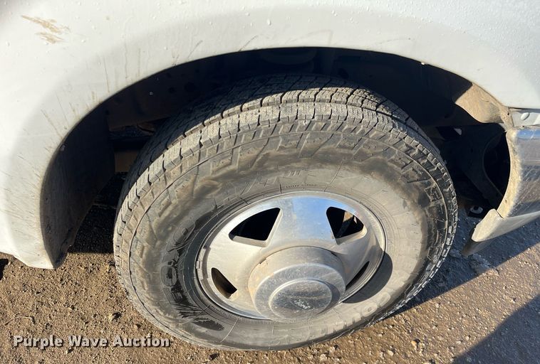 image for item DQ5108 2003 Ford F350 Super Duty  Crew Cab pickup truck