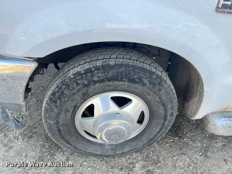 image for item DQ5108 2003 Ford F350 Super Duty  Crew Cab pickup truck