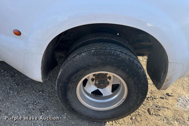 image for item DQ5108 2003 Ford F350 Super Duty  Crew Cab pickup truck