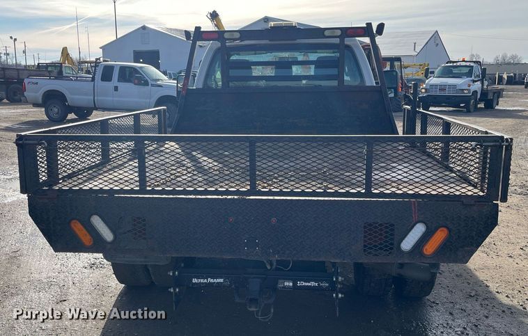 image for item DQ5109 2011 Ford F350 Super Duty  flatbed pickup truck