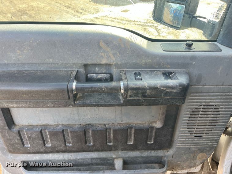 image for item DQ5109 2011 Ford F350 Super Duty  flatbed pickup truck