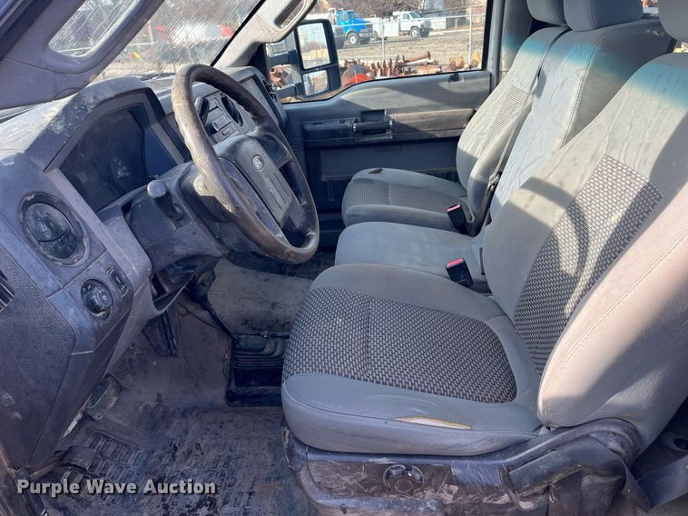 image for item DQ5109 2011 Ford F350 Super Duty  flatbed pickup truck