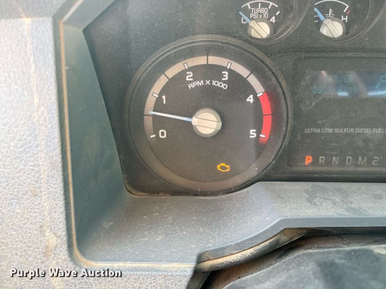 image for item DQ5109 2011 Ford F350 Super Duty  flatbed pickup truck