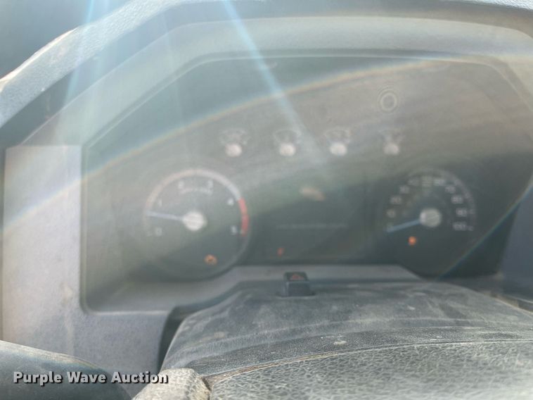 image for item DQ5109 2011 Ford F350 Super Duty  flatbed pickup truck