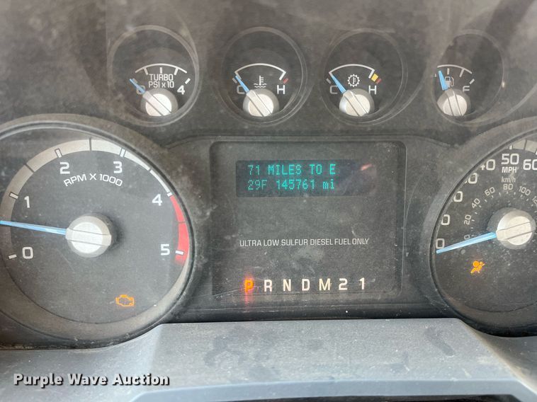 image for item DQ5109 2011 Ford F350 Super Duty  flatbed pickup truck